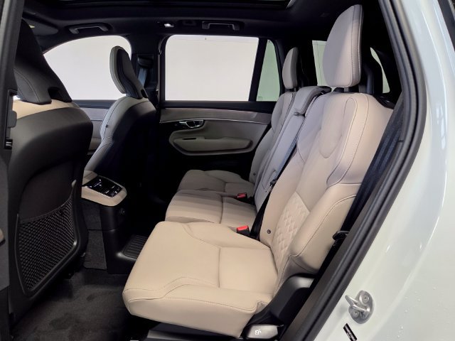 New 2026 Volvo XC90 T8 Plus w/ Protection Package Premier AWD/4WD image 11