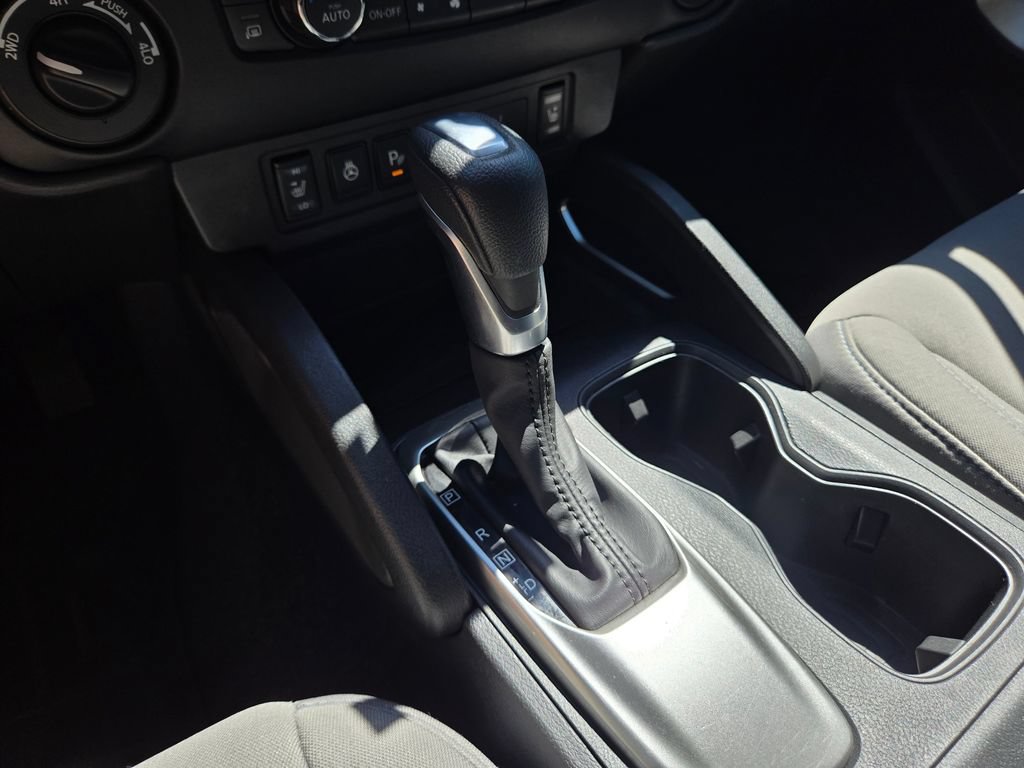Used 2022 Nissan Frontier SV AWD/4WD image 35