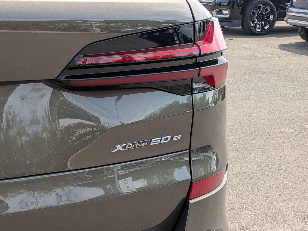 New 2026 BMW X5 xDrive50e image 24