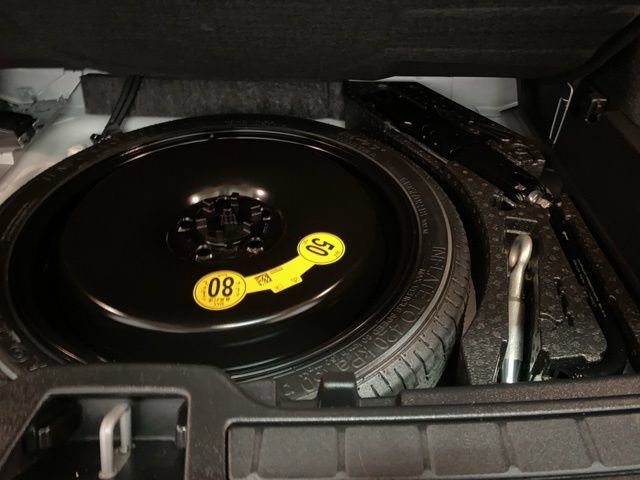 Used 2025 Volvo XC40 B5 Plus AWD/4WD image 93