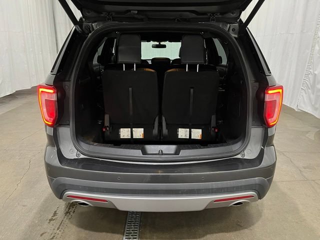 Used 2017 Ford Explorer XLT w/ Equipment Group 202A FWD image 13