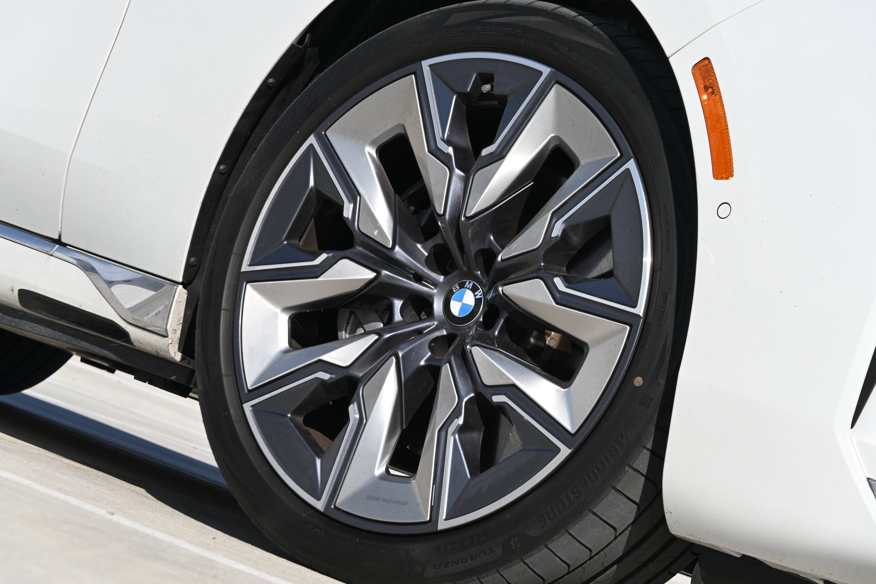 Certified 2023 BMW i7 xDrive60 w/ Executive Package 2 AWD/4WD image 11