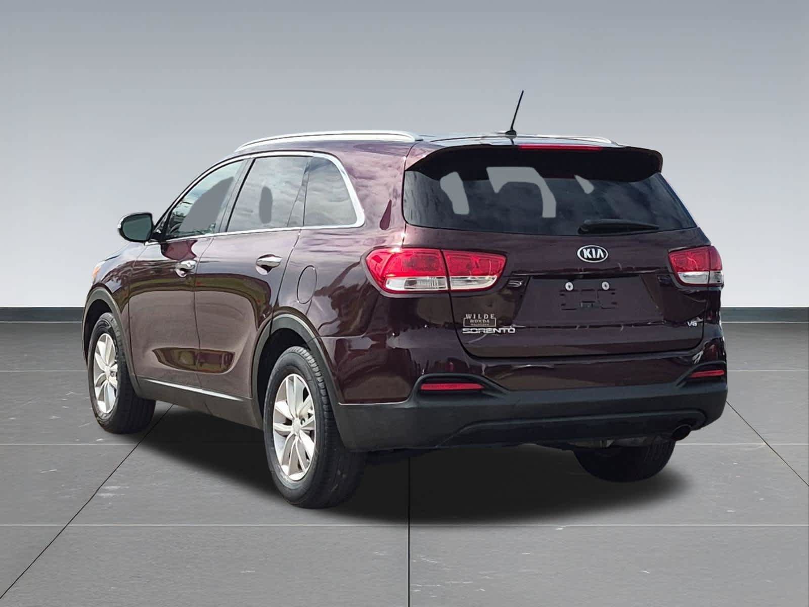 Used 2018 Kia Sorento FWD V6 image 4