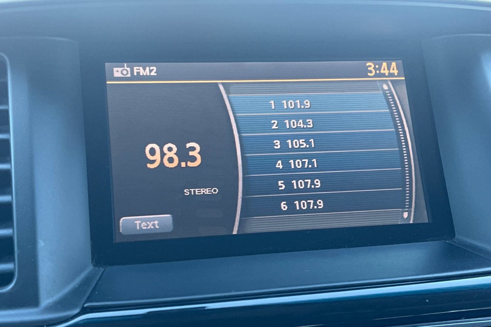 Used 2015 Nissan Pathfinder SV image 16