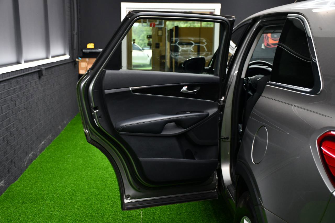 Used 2019 Kia Sorento LX image 29