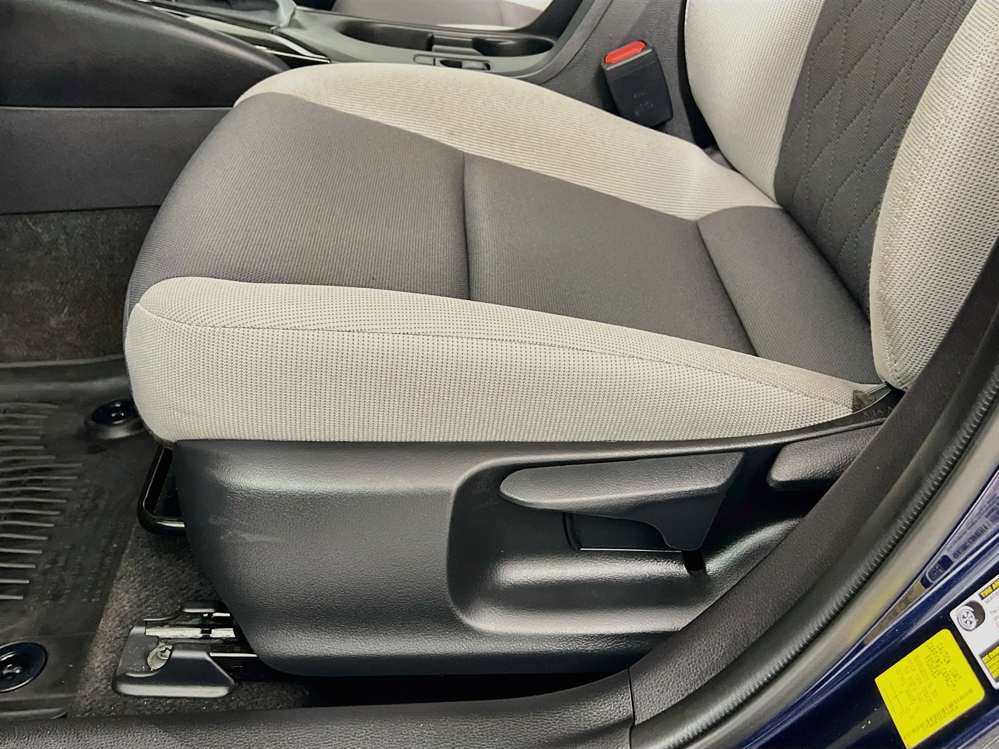 Certified 2025 Toyota Corolla LE FWD image 19