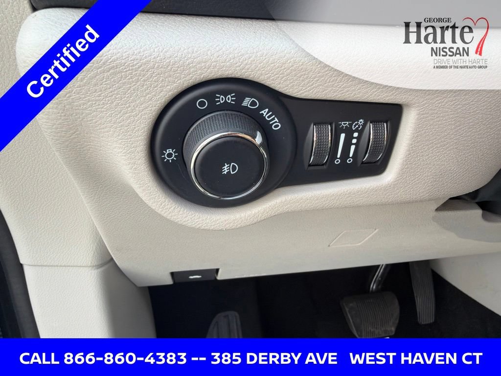 Used 2023 Chrysler Pacifica Touring-L FWD image 15