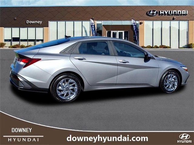 Used 2024 Hyundai Elantra SEL image 5