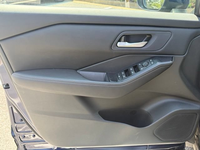 Certified 2026 Nissan Rogue SV FWD image 11