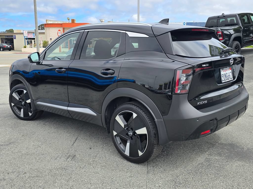 Used 2025 Nissan Kicks SR w/ SR Premium Package FWD image 3