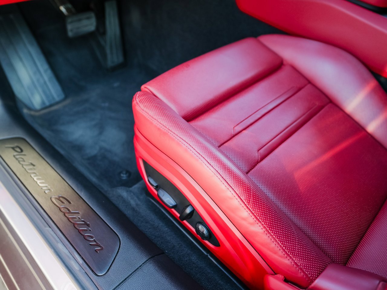 Certified 2023 Porsche Panamera Platinum Edition image 14