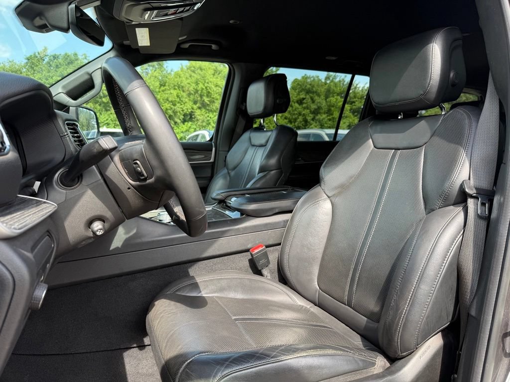 Used 2022 Jeep Wagoneer Series III AWD/4WD image 7