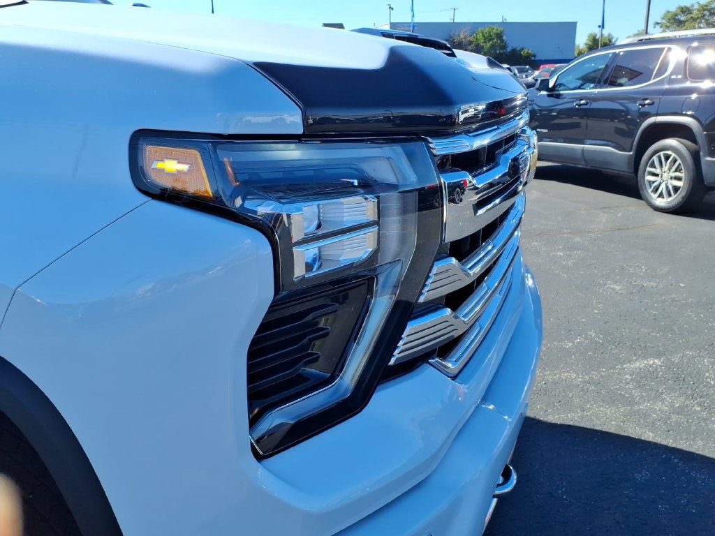 Used 2026 Chevrolet Silverado 3500 High Country w/ Technology Package AWD/4WD image 21