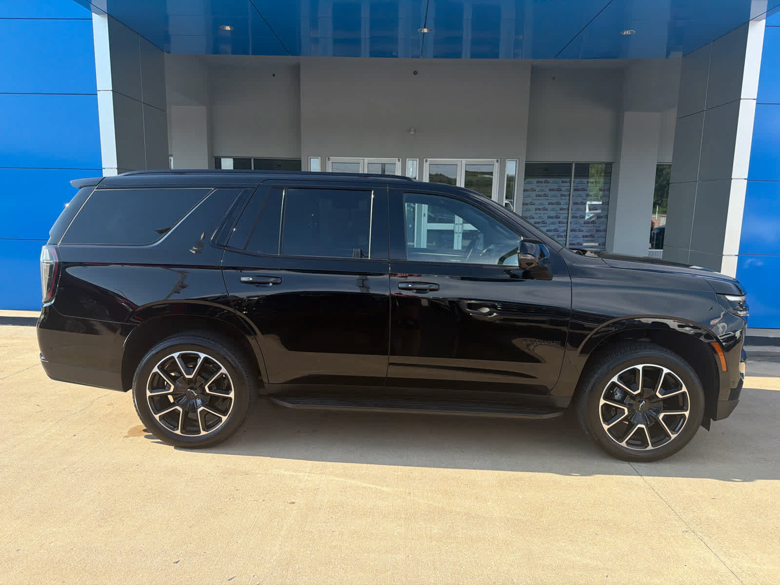 Used 2025 Chevrolet Tahoe RST w/ RST Capability Package AWD/4WD image 8