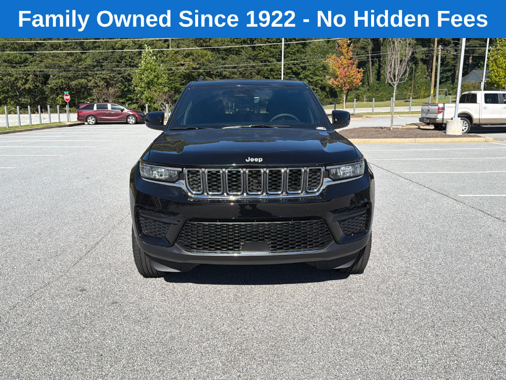 Used 2025 Jeep Grand Cherokee Laredo AWD/4WD image 2