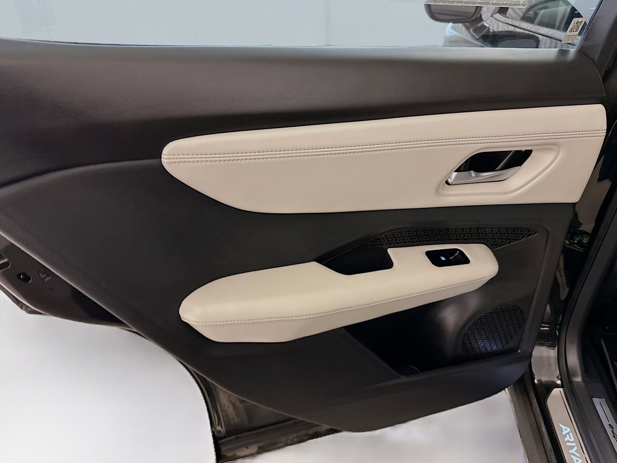 Used 2023 Nissan Ariya AWD image 28