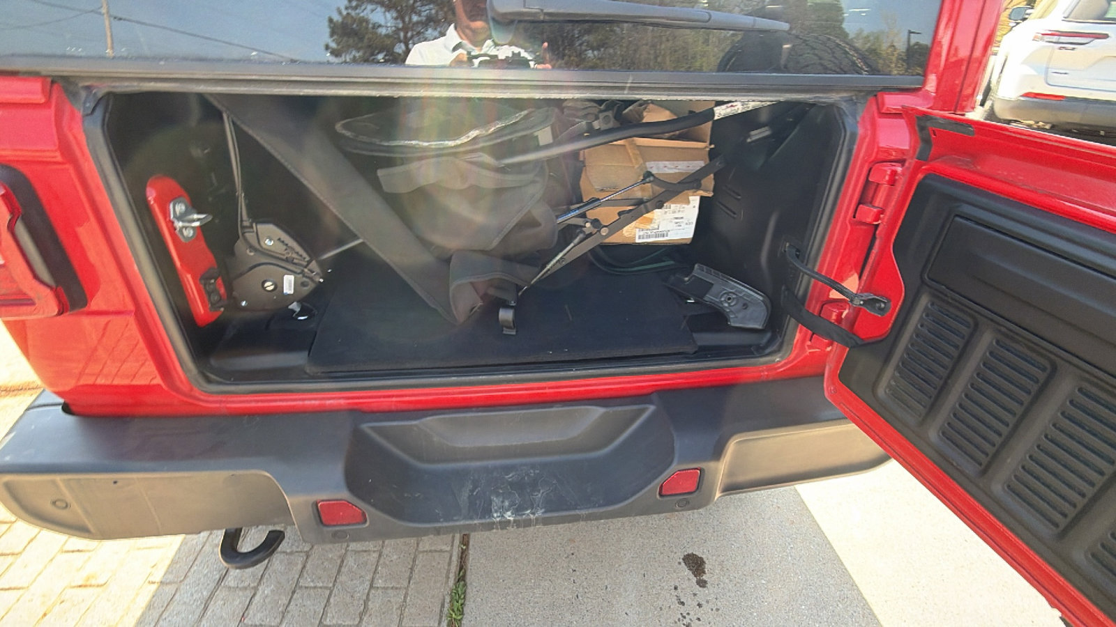 Used 2025 Jeep Wrangler Sahara w/ Dual Top Group AWD/4WD image 13
