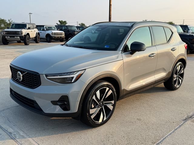 Used 2025 Volvo XC40 B5 Ultra AWD/4WD image 12