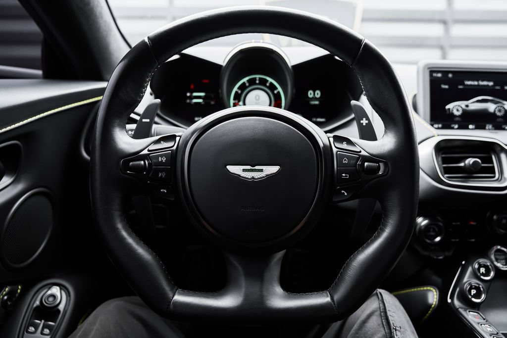 Used 2023 Aston Martin V8 Vantage Coupe RWD image 40
