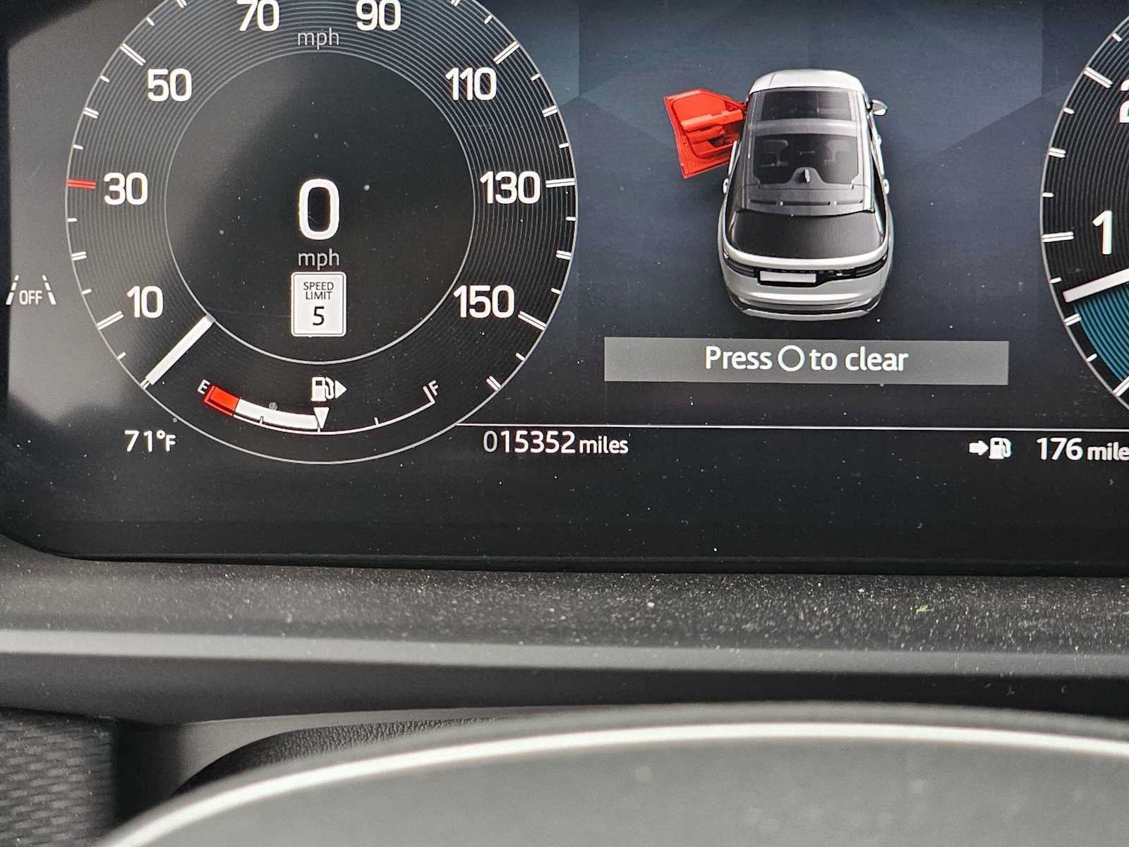 Used 2025 Land Rover Discovery Dynamic SE AWD/4WD image 24
