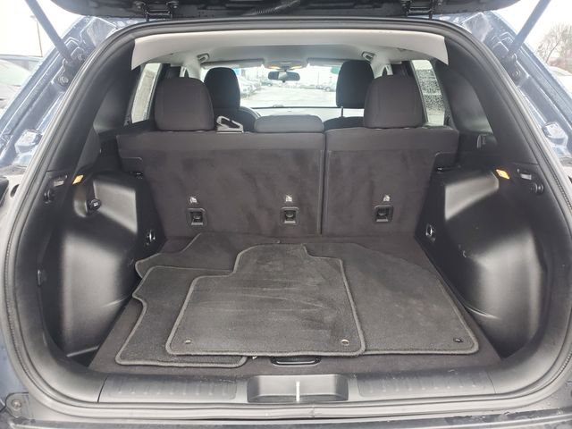 Used 2019 Jeep Cherokee Latitude w/ Popular Appearance Group image 10