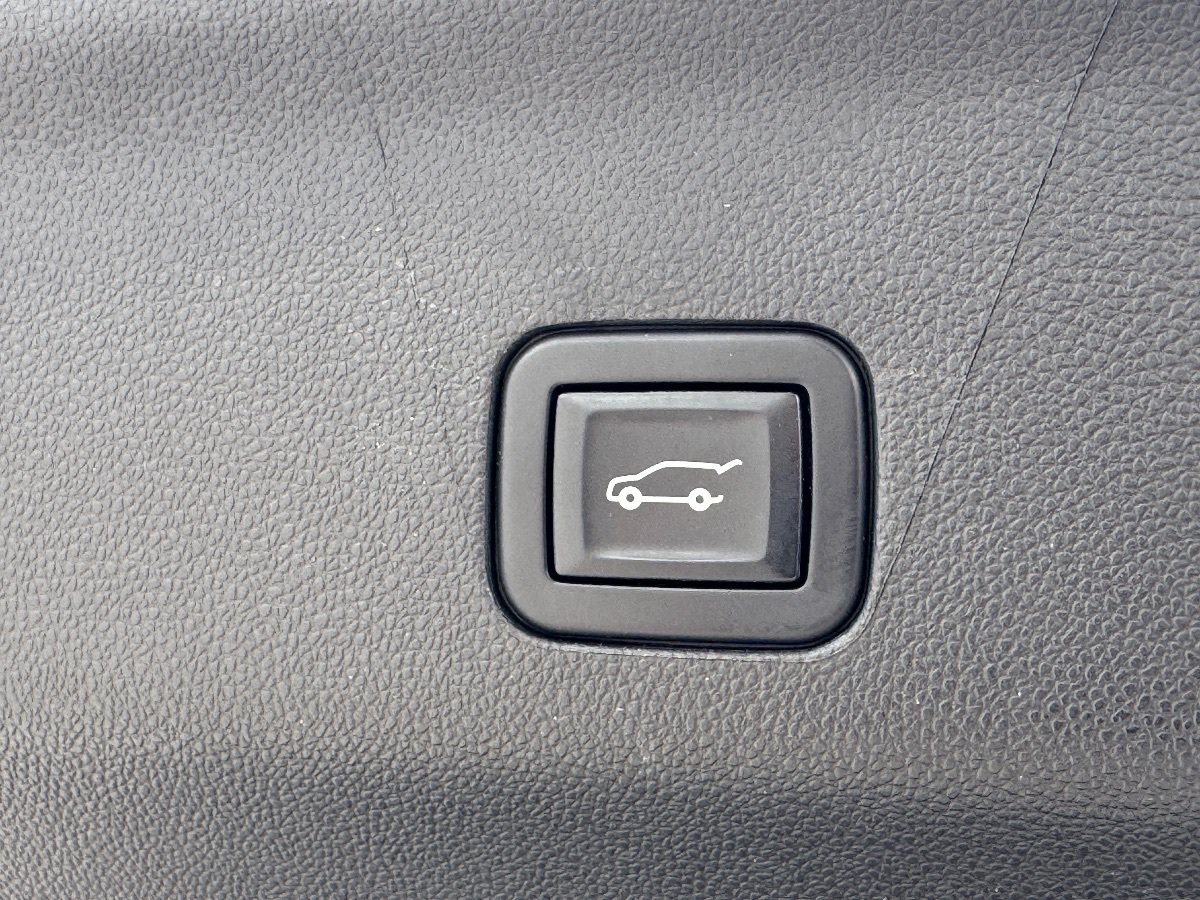 Used 2022 Cadillac Escalade Luxury AWD/4WD image 15