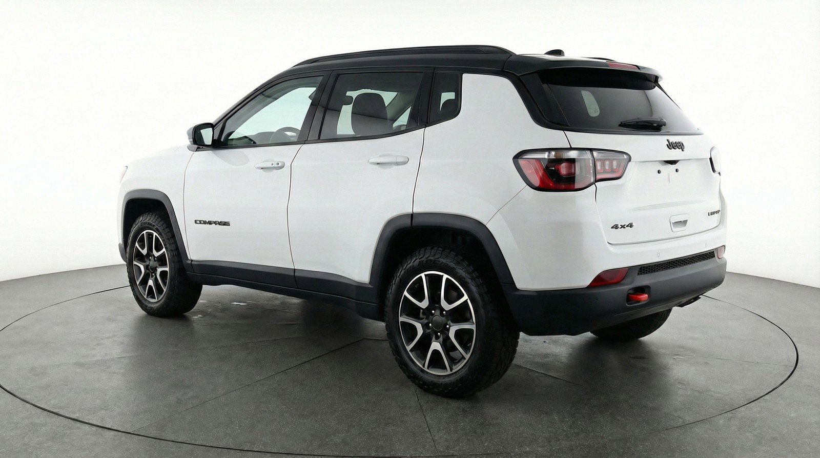 Used 2025 Jeep Compass Trailhawk image 6