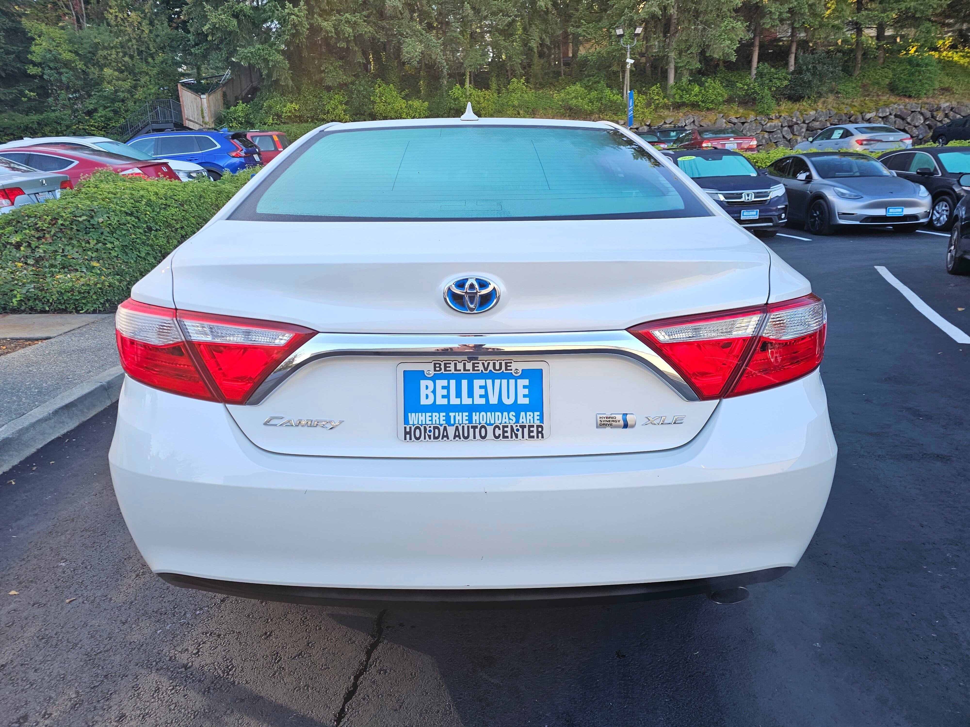 Used 2015 Toyota Camry XLE w/ Moonroof Package FWD image 6