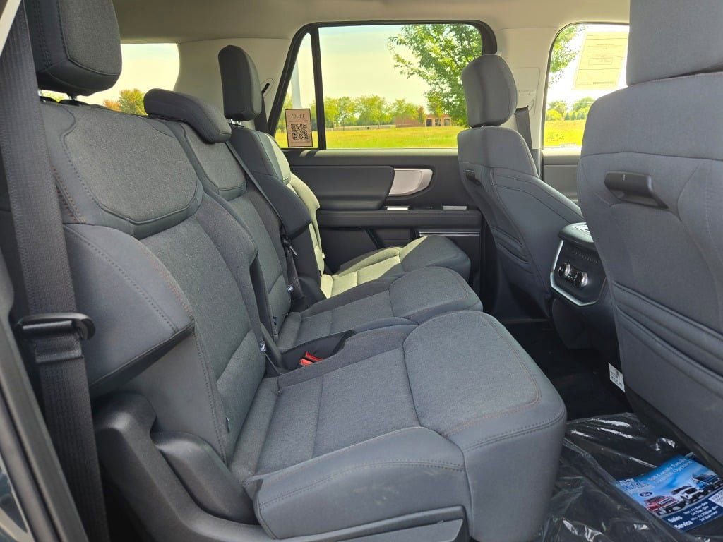 New 2025 Ford Expedition Max Active AWD/4WD image 9