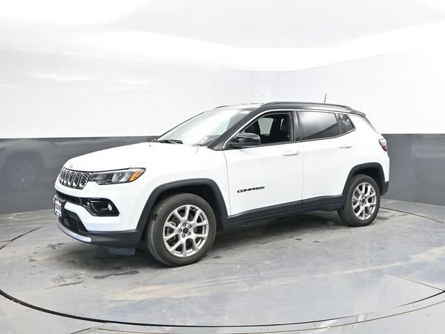 Used 2025 Jeep Compass Limited AWD/4WD image 7