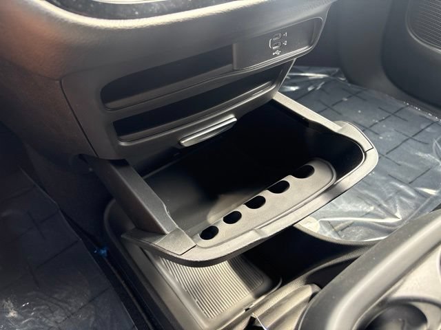 New 2027 Chrysler Pacifica Select w/ Family Tech Group AWD/4WD image 40