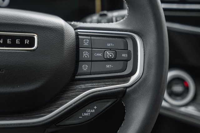 Used 2022 Jeep Wagoneer Series III w/ Premium Group I image 35