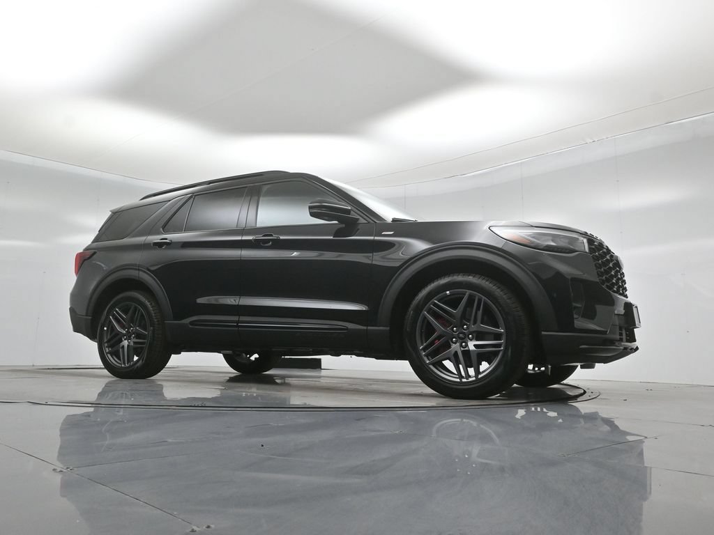 New 2026 Ford Explorer ST-Line w/ ST-Line Street Pack AWD/4WD image 3