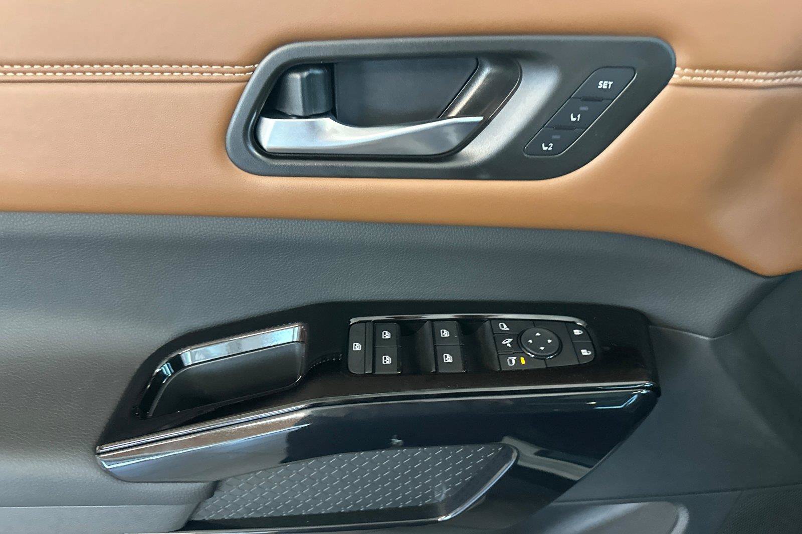 New 2026 Nissan Pathfinder Platinum AWD/4WD image 10