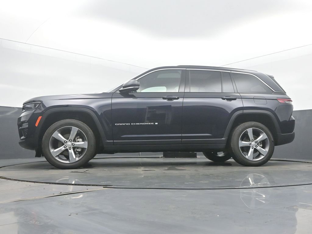 Used 2024 Jeep Grand Cherokee Limited w/ Luxury Tech Group II image 47