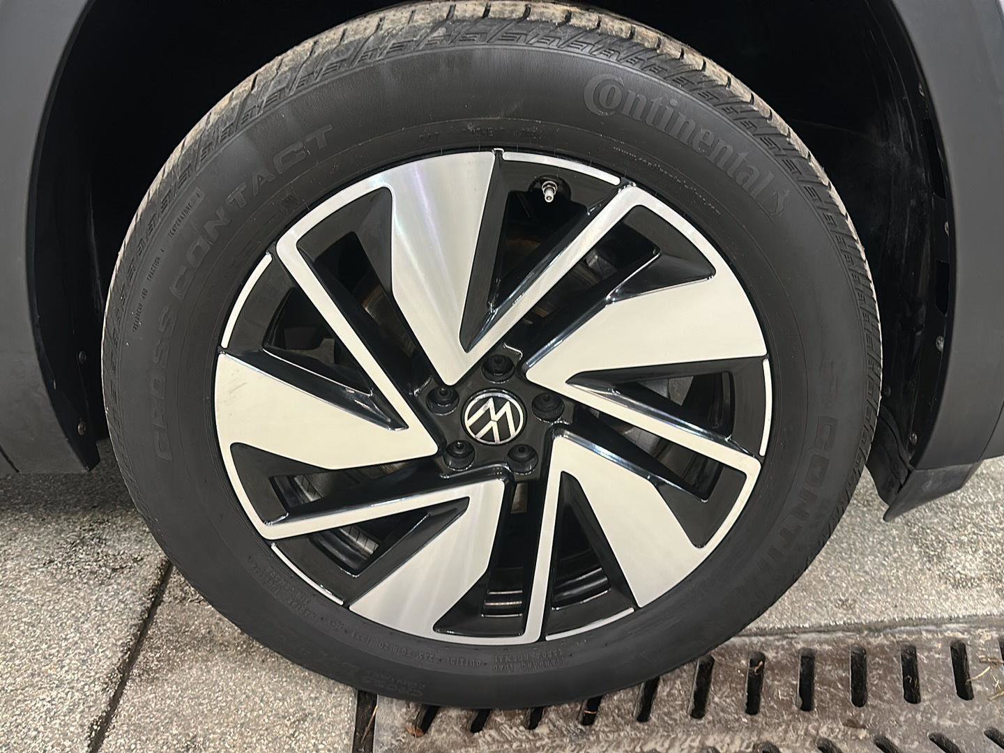 Used 2025 Volkswagen Atlas SE image 11