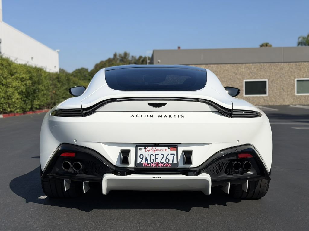 Used 2022 Aston Martin V8 Vantage Coupe RWD image 3