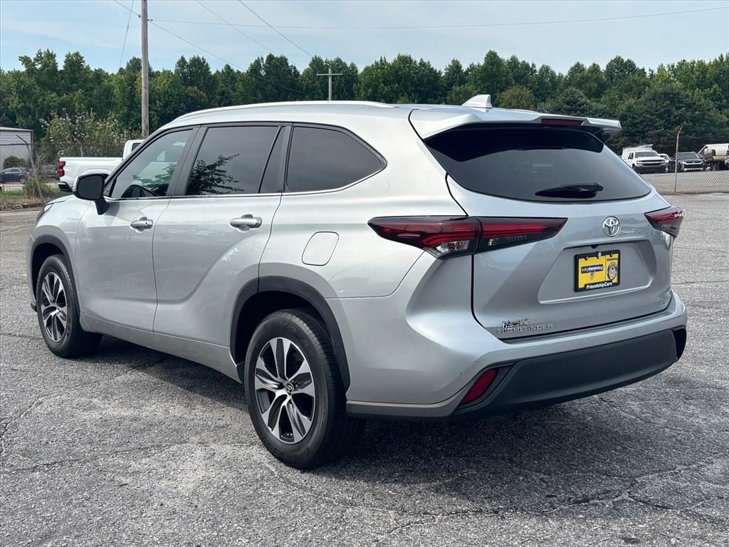 Used 2024 Toyota Highlander XLE FWD image 24