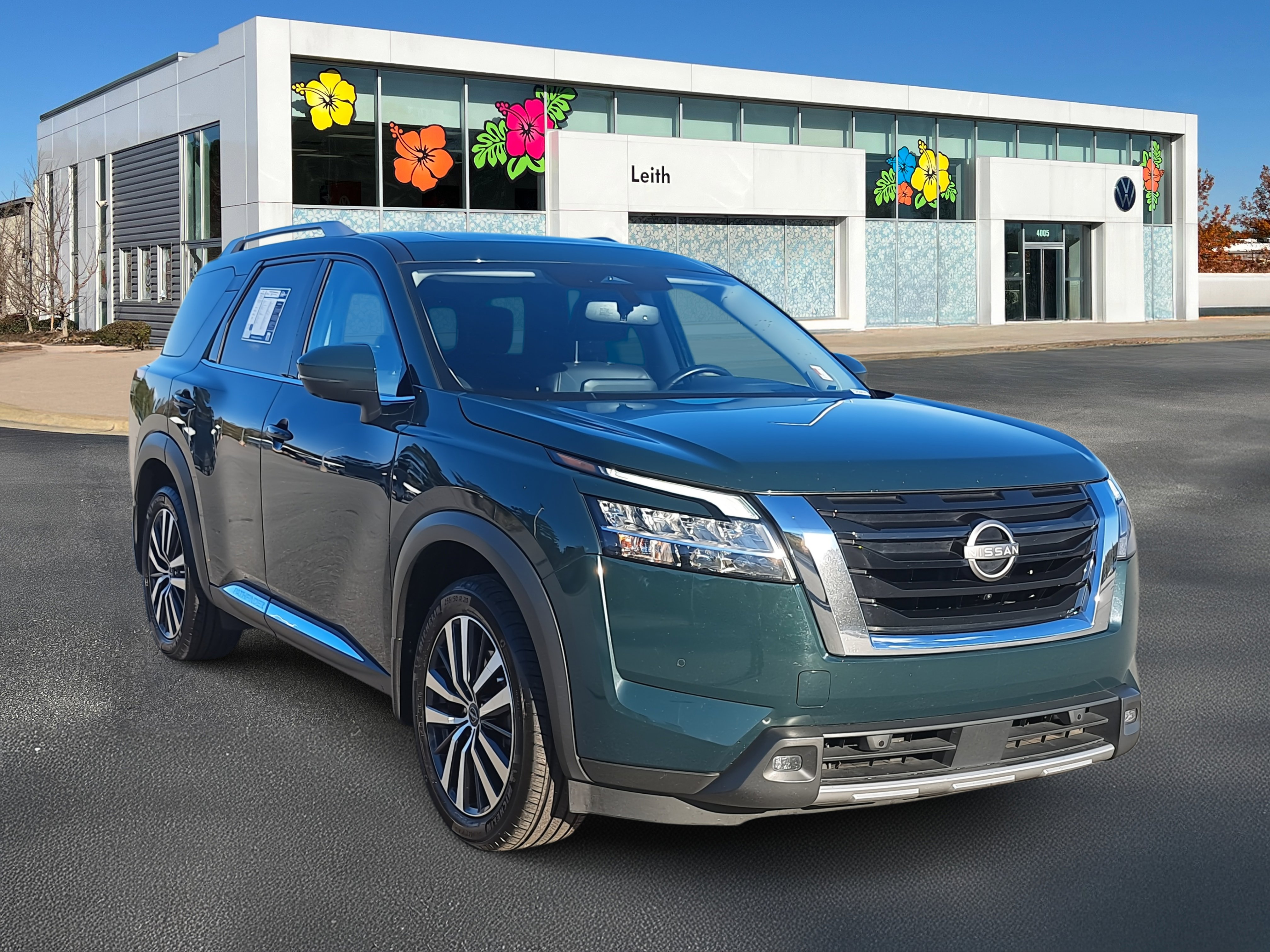 Used 2022 Nissan Pathfinder Platinum w/ Cargo Package