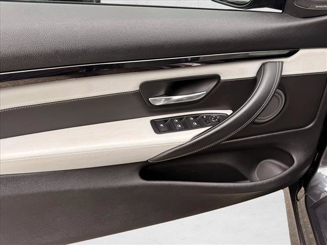 Used 2017 BMW M4 Convertible RWD image 19