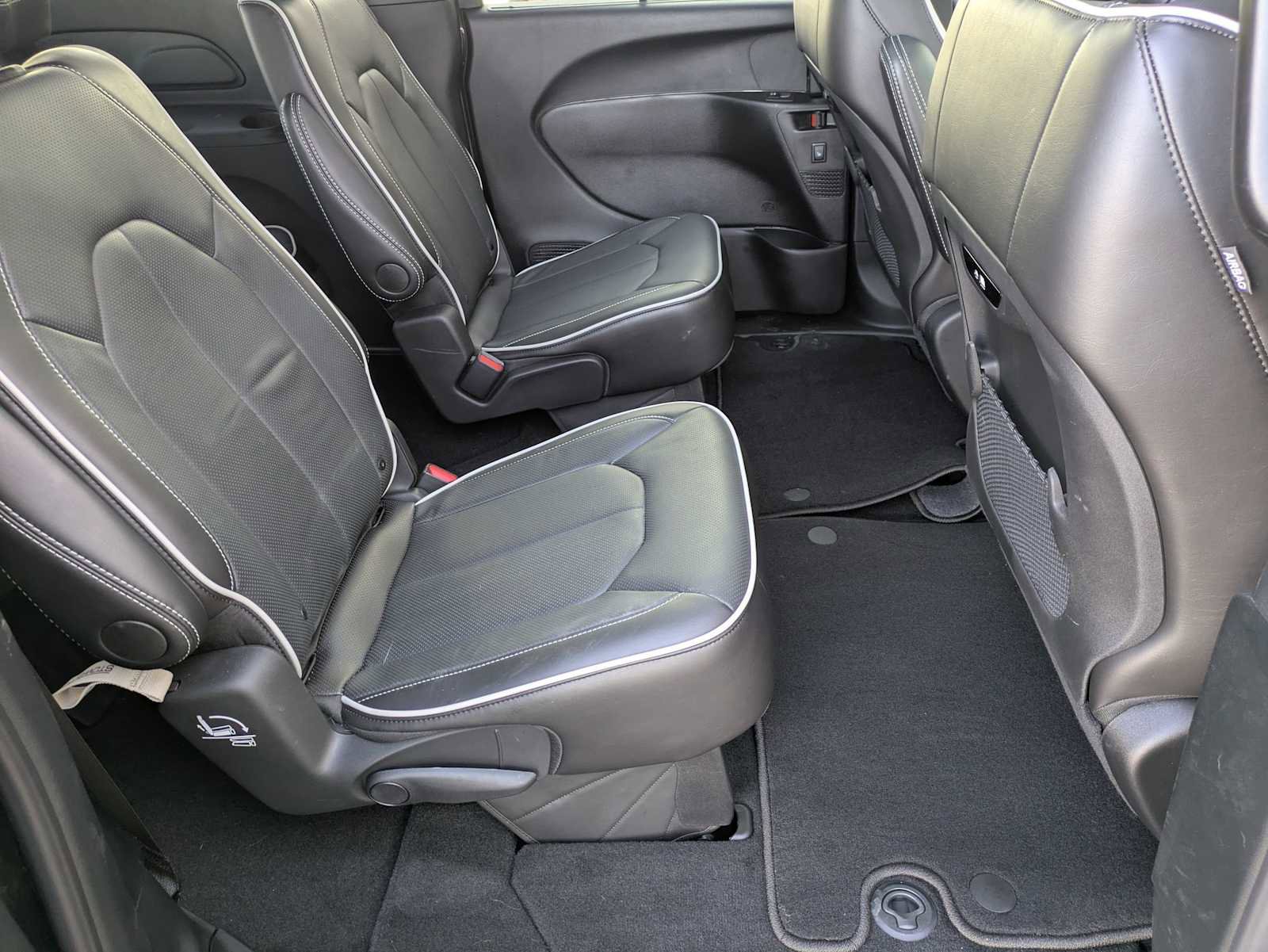 Used 2026 Chrysler Pacifica Limited w/ S Appearance Package image 16