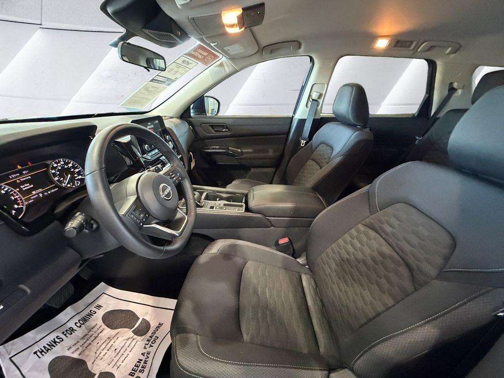 Used 2025 Nissan Pathfinder SV image 7