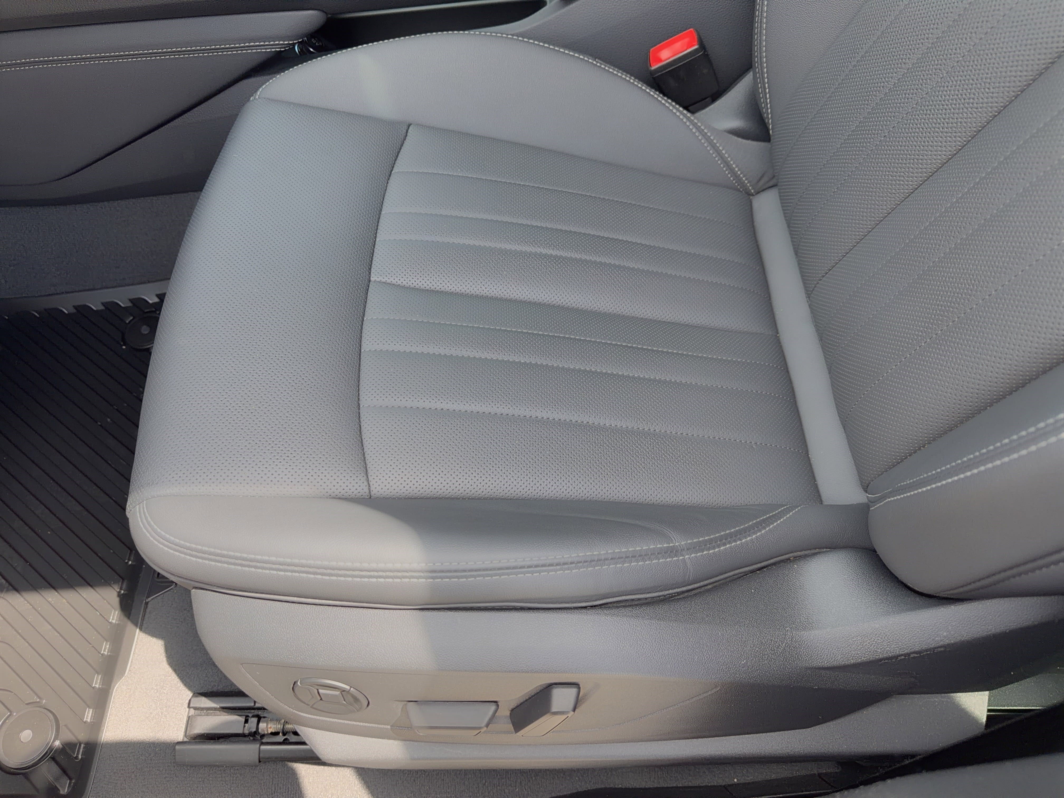 Used 2024 Audi Q8 e-tron Premium Plus w/ Premium Plus Package image 16