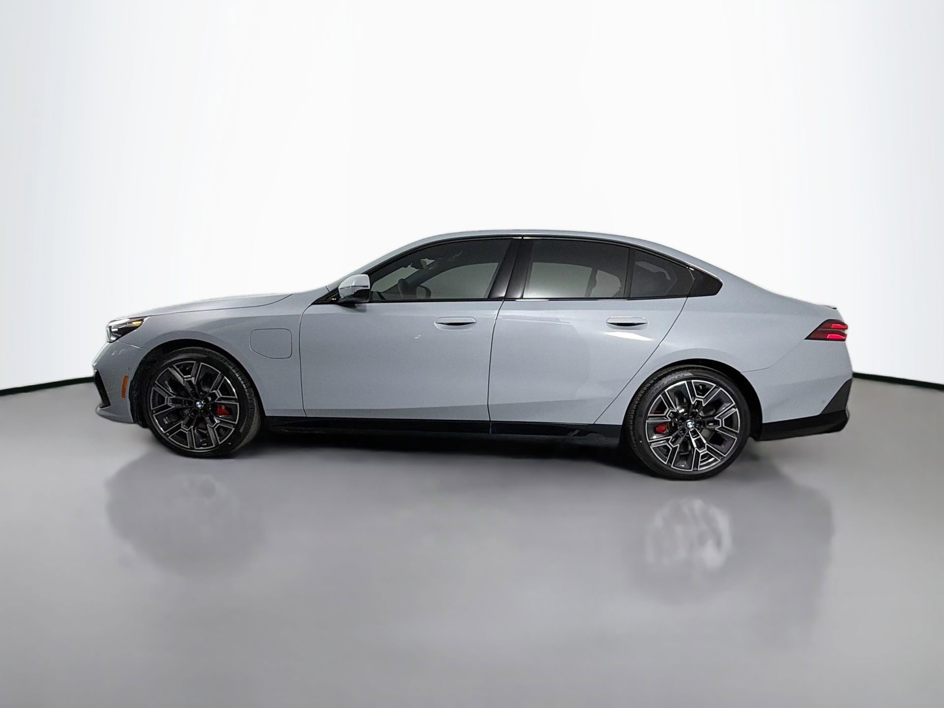 New 2026 BMW 550e xDrive image 8