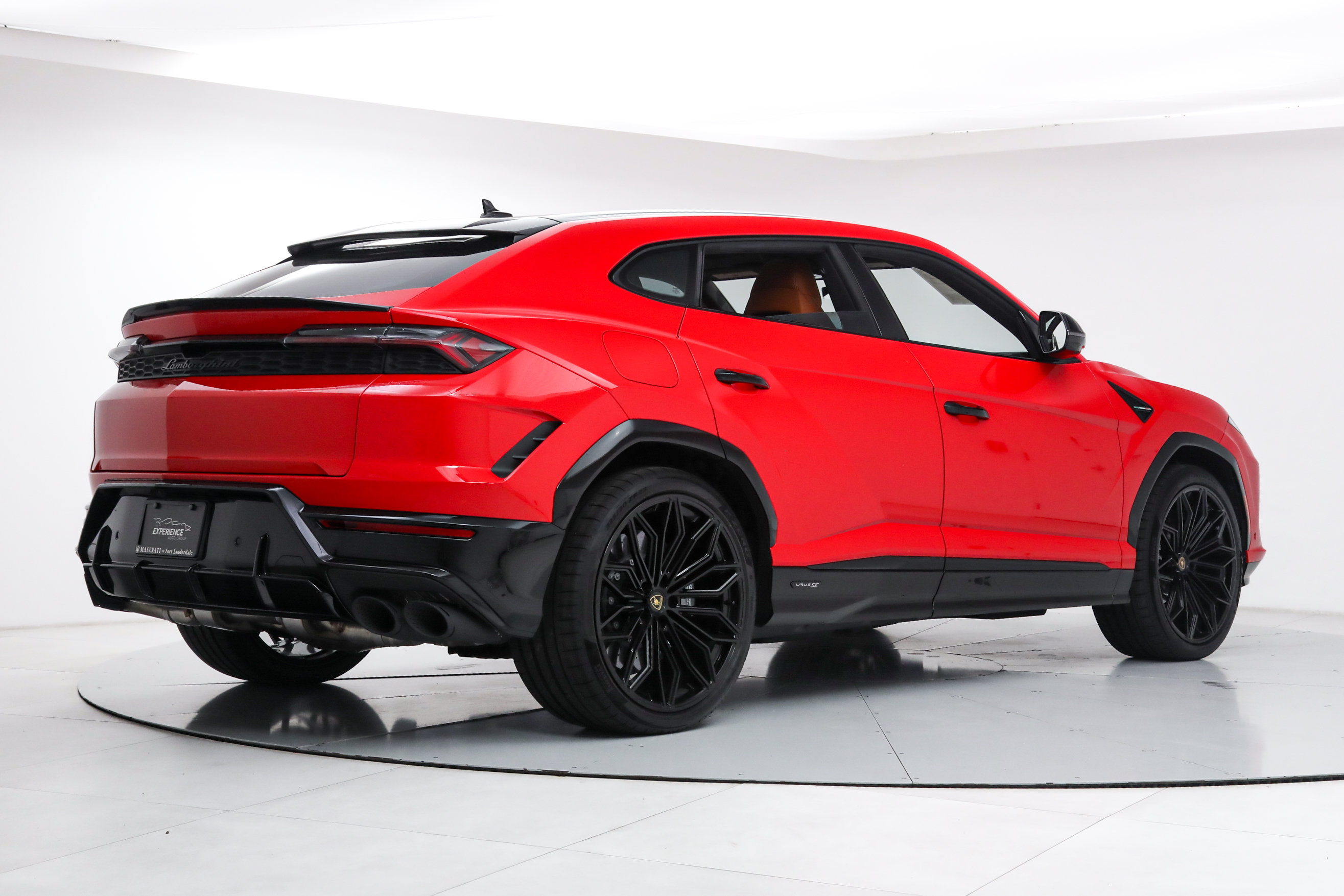 Used 2025 Lamborghini Urus SE AWD/4WD image 5