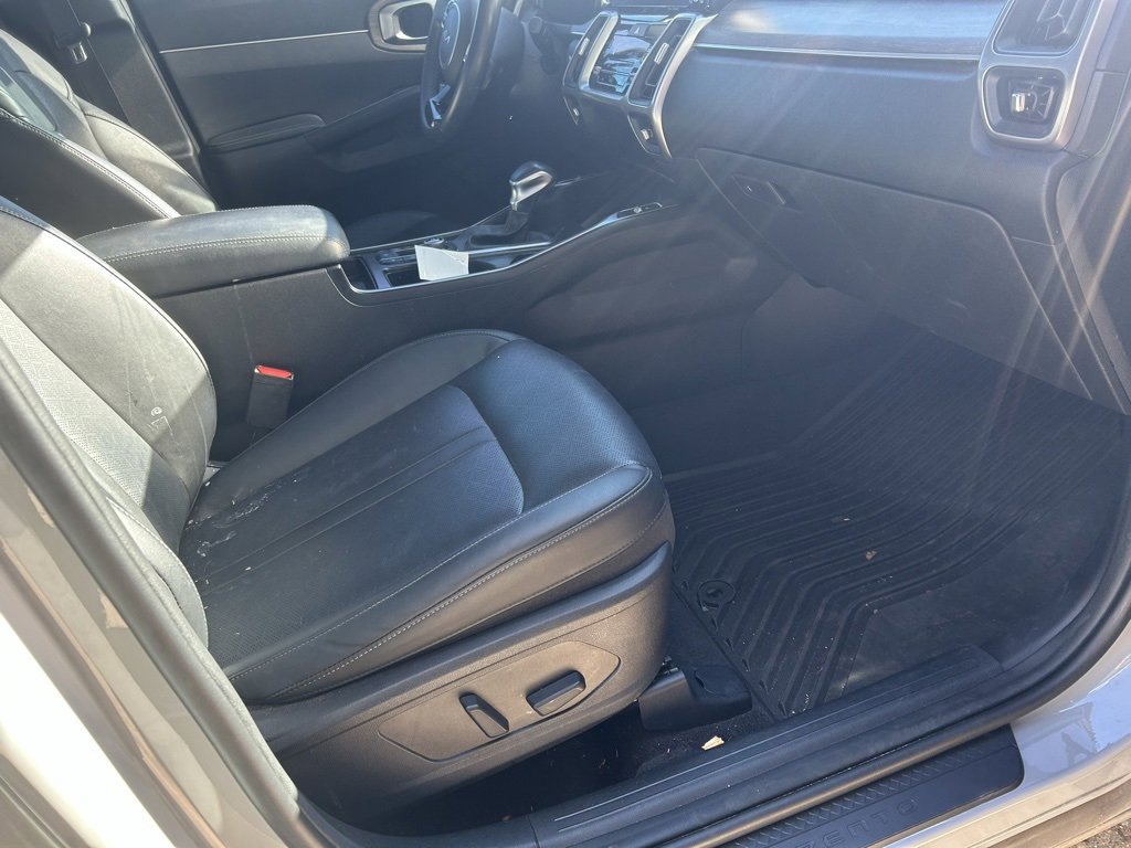 Used 2023 Kia Sorento EX w/ Panoramic Sunroof Package image 12