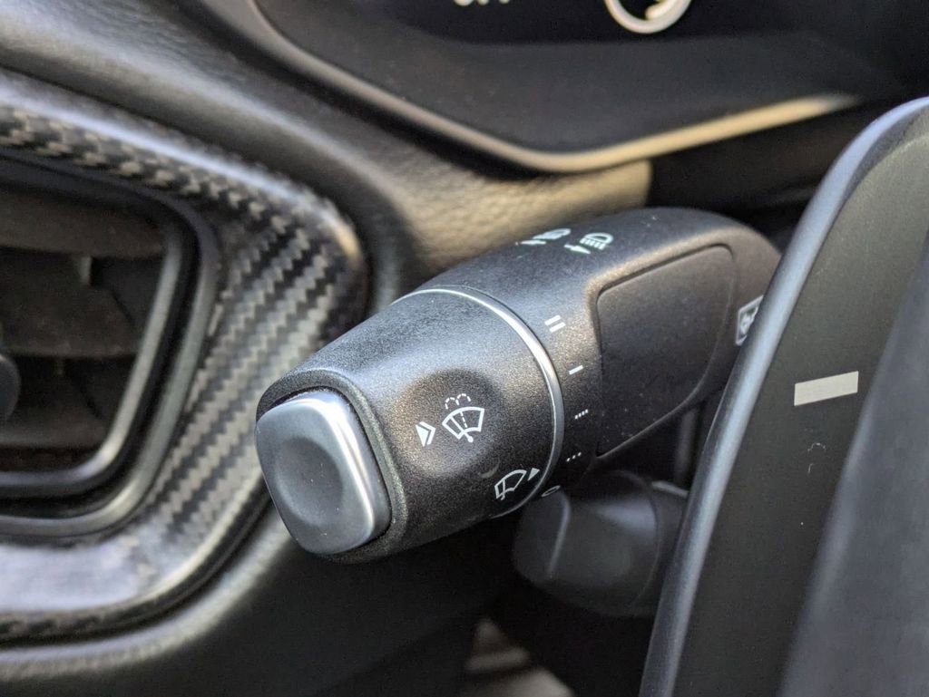 Used 2019 Aston Martin V8 Vantage Coupe image 21