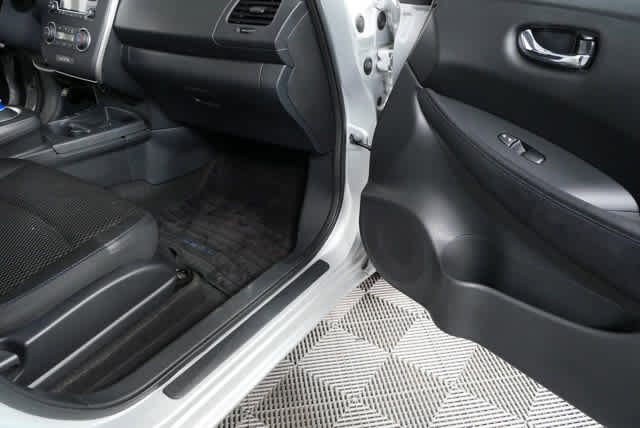 Used 2017 Nissan Leaf S w/ Charge Package FWD image 20