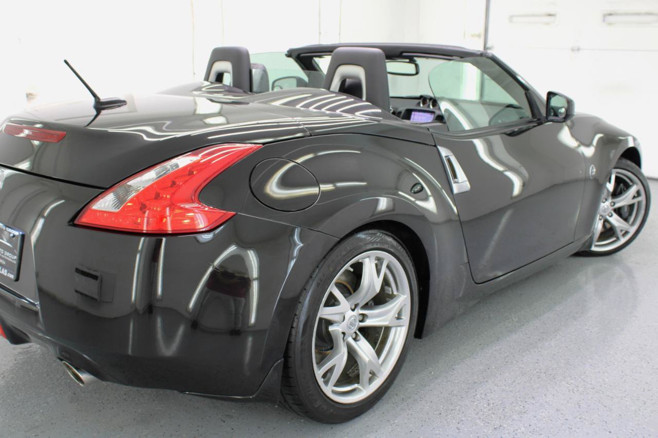Used 2010 Nissan 370Z Touring w/ Sport Pkg RWD image 15