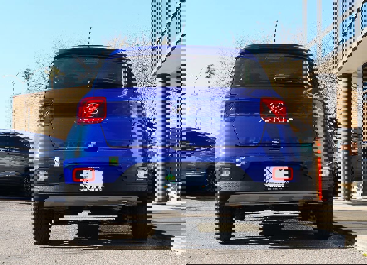 Used 2024 Hyundai Venue SEL image 12